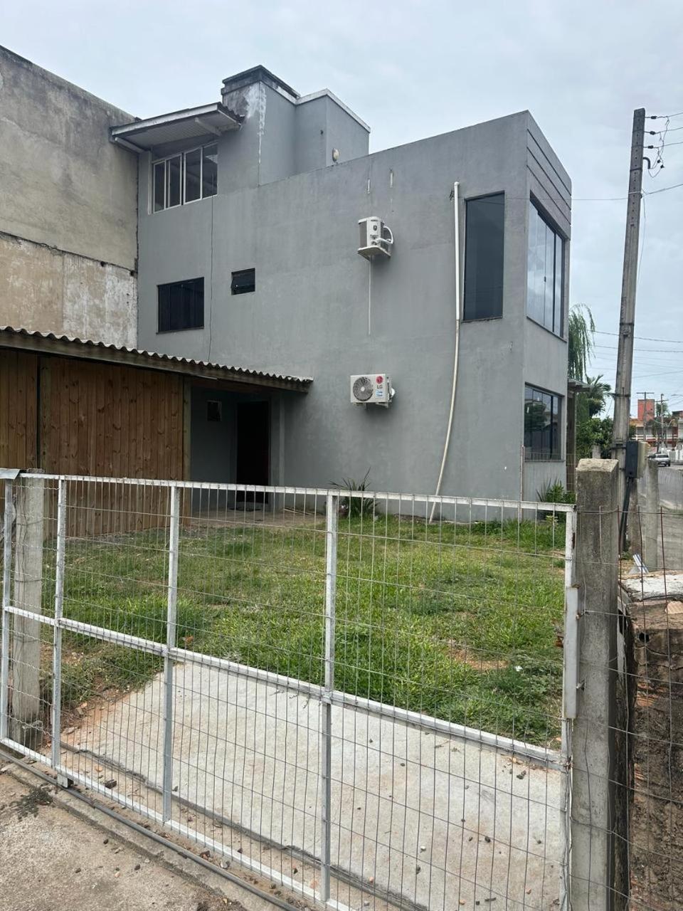 Sobrado Com Terraco E Area De Churrasqueira. Torres Exterior photo
